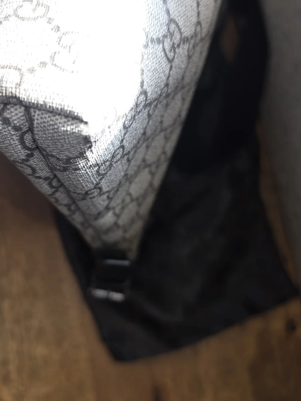 Gucci Shoulder/Messenger Bag GG Supreme
